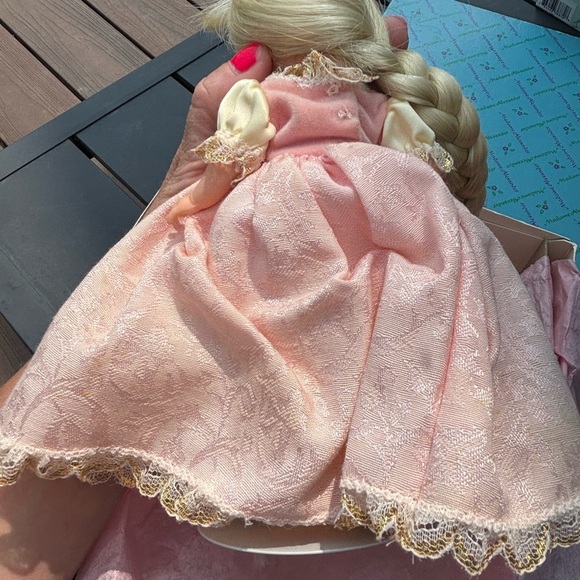 Madame Alexander Rapunzel Princess Doll in box - Picture 3 of 7